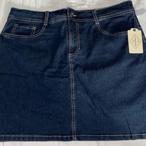 NEW W/TAGS Womens St.John’s Bay Denim Skort